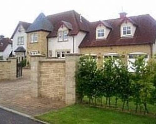 A Room In The Country in Kirknewton