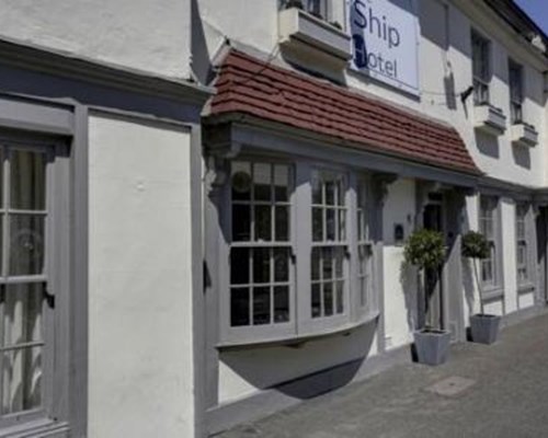 BEST WESTERN Ship Hotel in Surrey