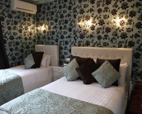 Crompton Guest House in Heathrow