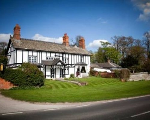 Donington Park Farmhouse Hotel in Derby