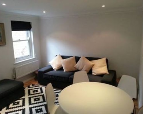 Earls Court Apartment in London