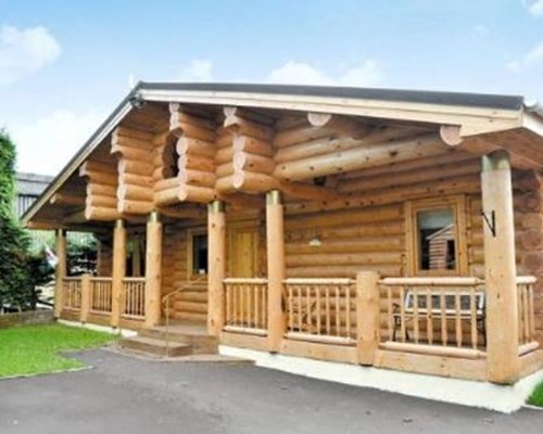 Fir Tree Lodge in Groesffordd Marli 