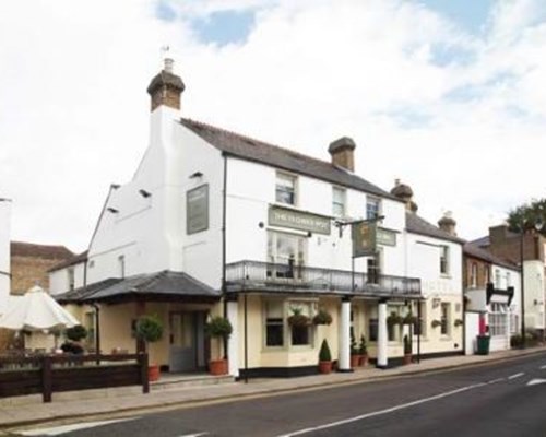 Flower Pot Hotel in Lower Sunbury