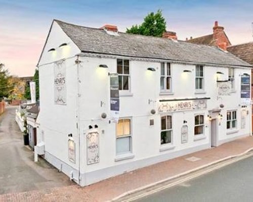 Henri's Bar Brasserie and Rooms in Shifnal