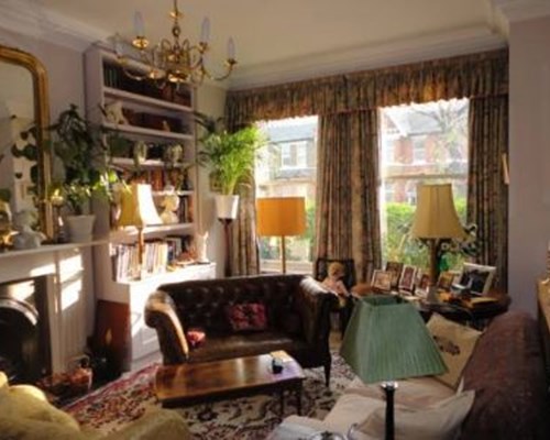 Madeley Road Holiday Home in London