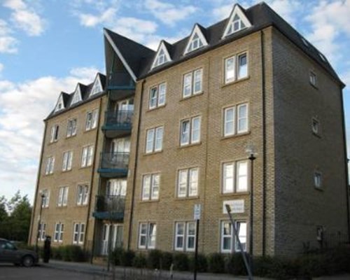 Prime Location Lets - Clarence House Serviced Apartments in Milton Keynes