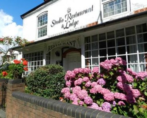 Studio Restaurant & Lodge in Halesowen Quinton