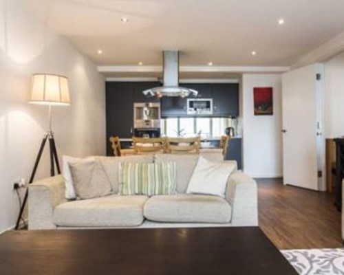 Stylish Apartment In Royal Victoria in London