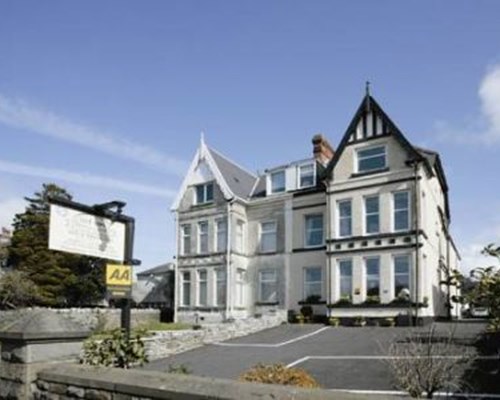 Tree Tops Guest House in Neath