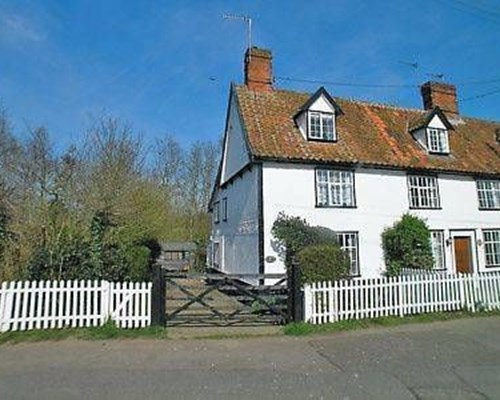 Waterside Cottage in Huntingfield