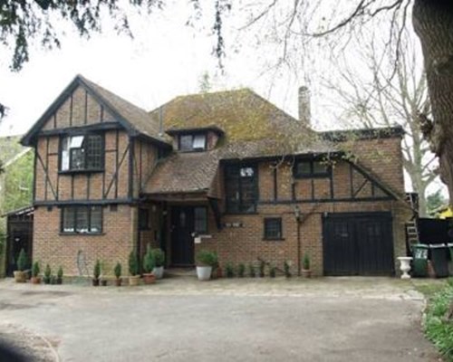 Yew Tree Guest House in Horley