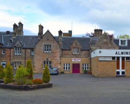 Almond House Lodge in Edinburgh