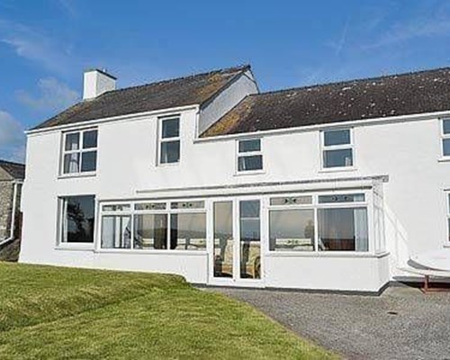 Bodlasan Groes House in Llanfachraeth