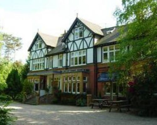 Brockenhurst Hotel in South Ascot