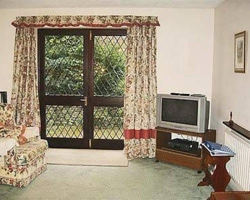 Chestnut Cottage in Old Brampton