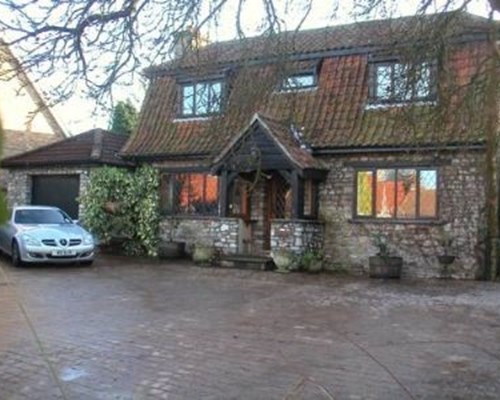 Crossover House in Almondsbury