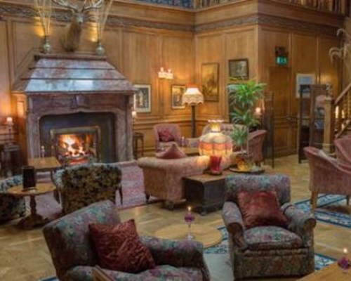 Lands of Loyal hotel in Alyth
