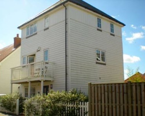 Let’s Unwind Cottages - The Salty Dog & Rock Lobster in Camber Sands