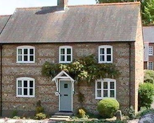 Millbury Cottage in Dorchester