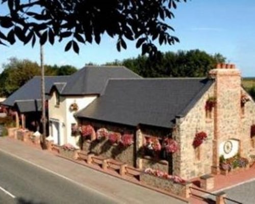 New Overlander Restaurant & Accommodation in Tenby