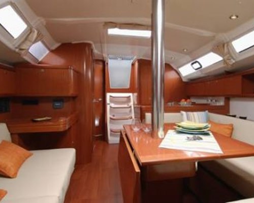 Oceanis 37 Sailing Yacht in Southampton