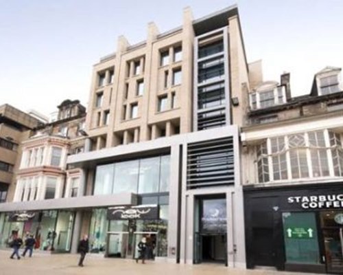 Premier Inn Edinburgh Princes Street in Edinburgh