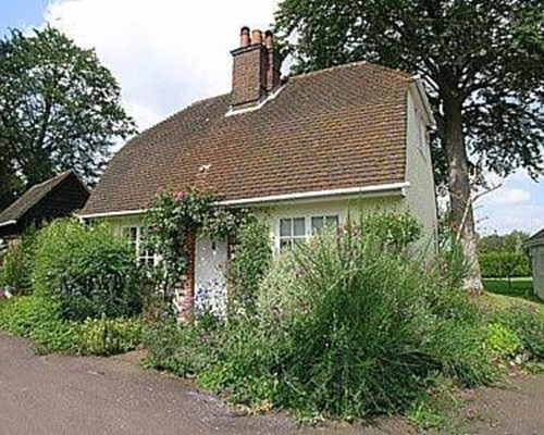 Sapperton Cottage in Peaslake