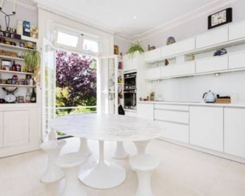 Three Bedroom Apartment in Twickenham in London