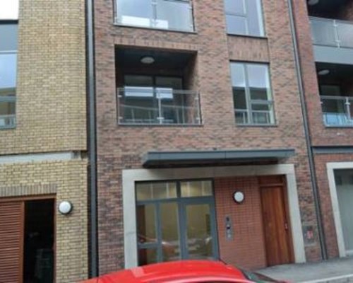 Two Bedroom Apartment Tower Bridge Gardens in London