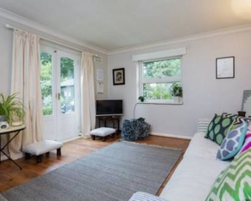 Two Bedroom House in Twickenham in London